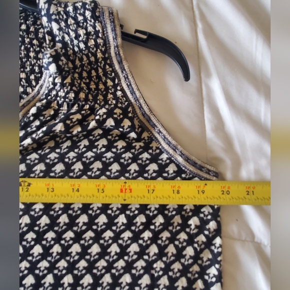 Lucky Brand Sleeveless Cream & Black printing Top. Size S - Picture 6 of 8